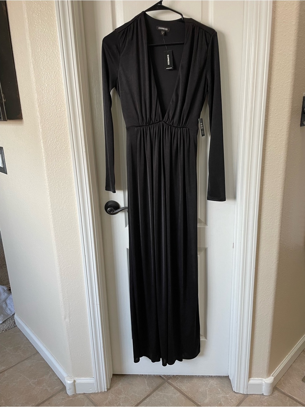 BNWT EXPRESS Black Long Sleeve Deep V Maxi Dress Size XS